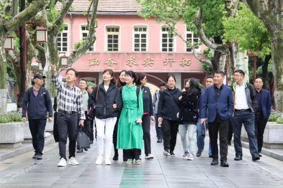 校长学校管理创新，校长资格任职培训西子湖畔曲径通幽探索未来学校教育的多样范式,深投教育集团